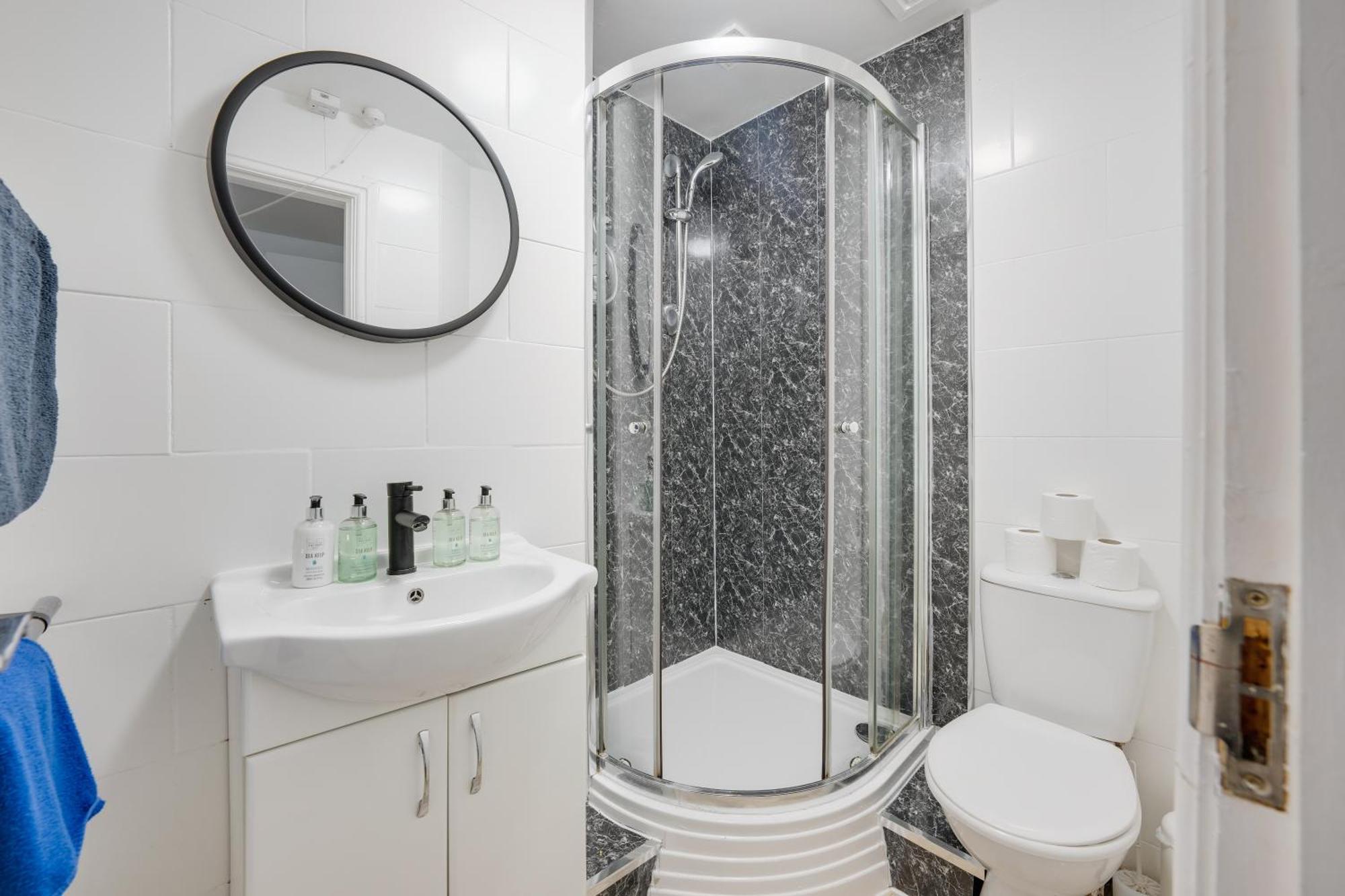 2 Bedroom Apartment For Up To 6 Nr Centre Кардиф Екстериор снимка
